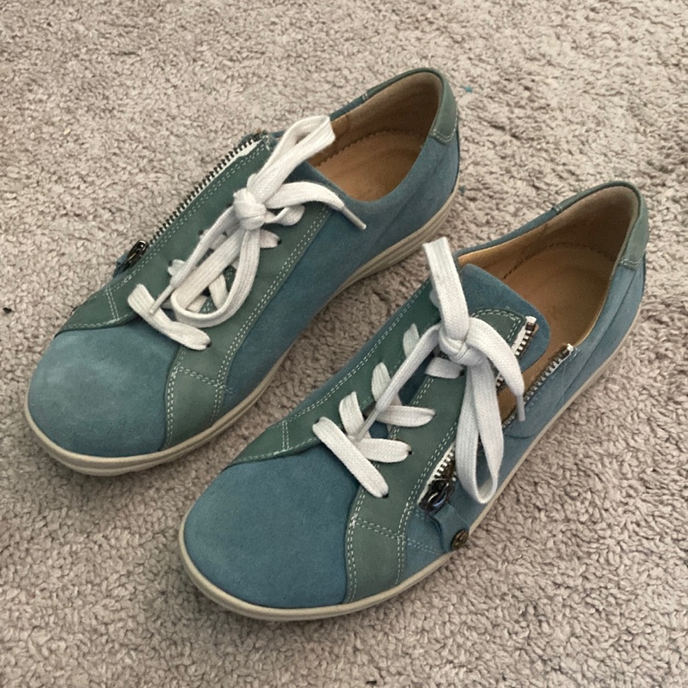 Side zip tennis shoes from Amsterdam!